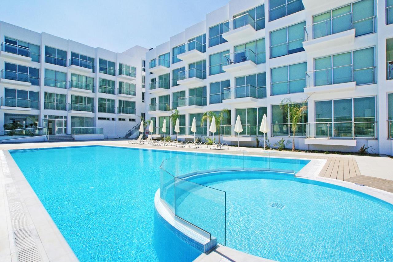 Meryl - Coralli Beachfront Apartment Protaras Bagian luar foto
