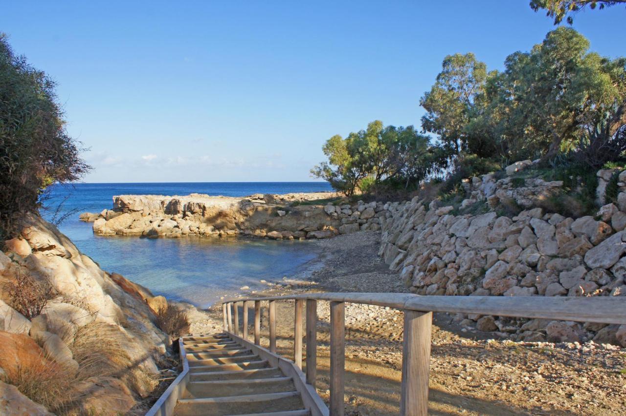 Meryl - Coralli Beachfront Apartment Protaras Bagian luar foto