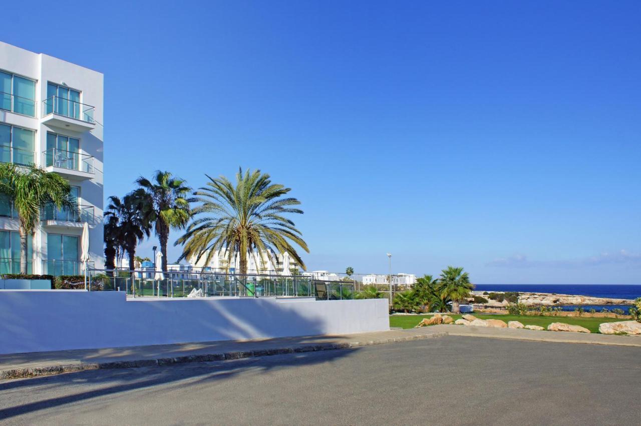Meryl - Coralli Beachfront Apartment Protaras Bagian luar foto