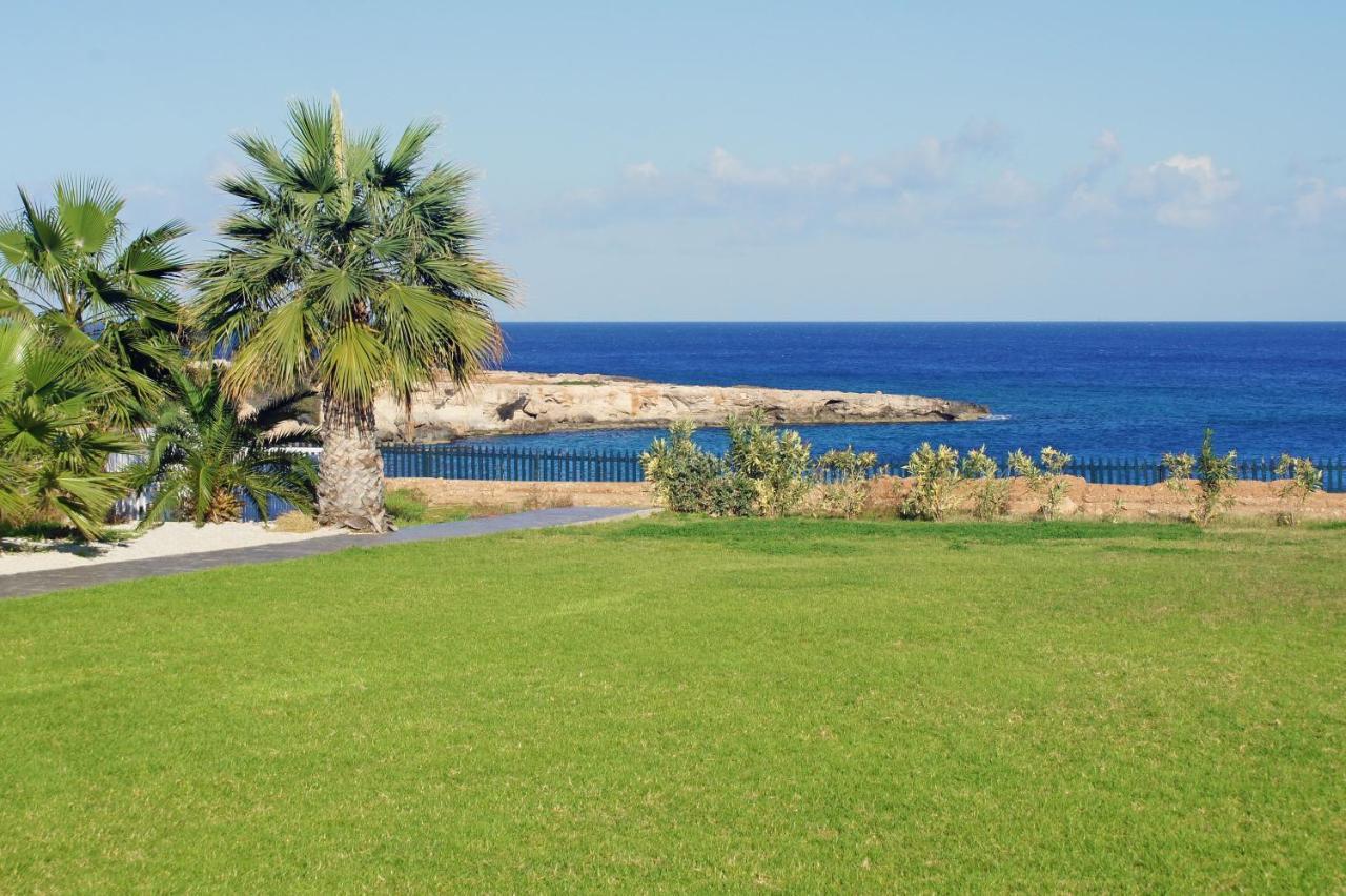 Meryl - Coralli Beachfront Apartment Protaras Bagian luar foto