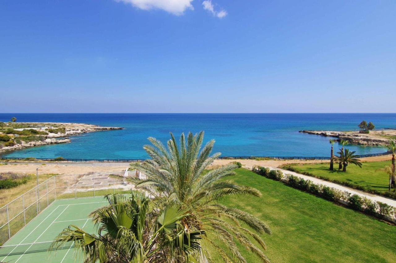 Meryl - Coralli Beachfront Apartment Protaras Bagian luar foto
