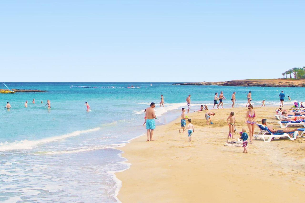 Meryl - Coralli Beachfront Apartment Protaras Bagian luar foto