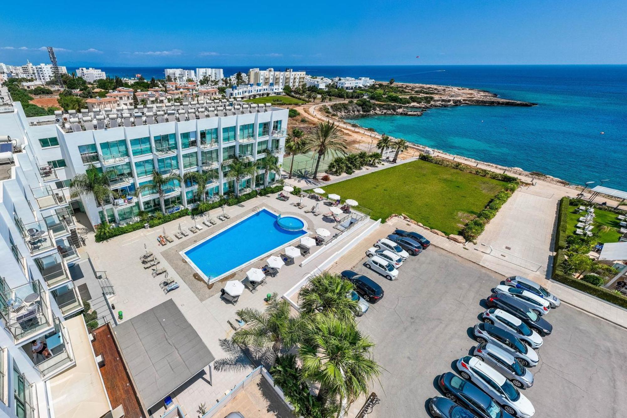Meryl - Coralli Beachfront Apartment Protaras Bagian luar foto