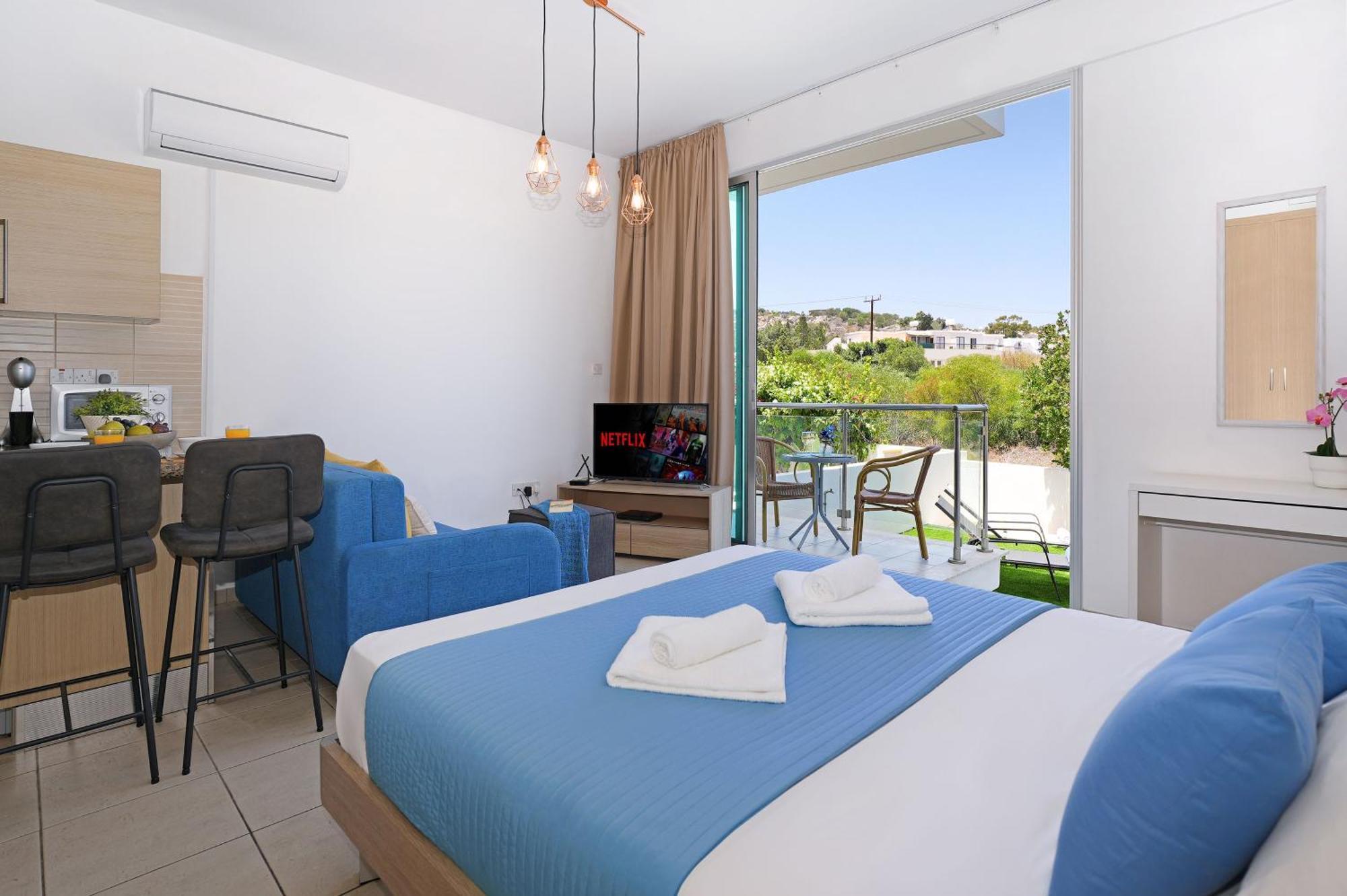 Meryl - Coralli Beachfront Apartment Protaras Bagian luar foto
