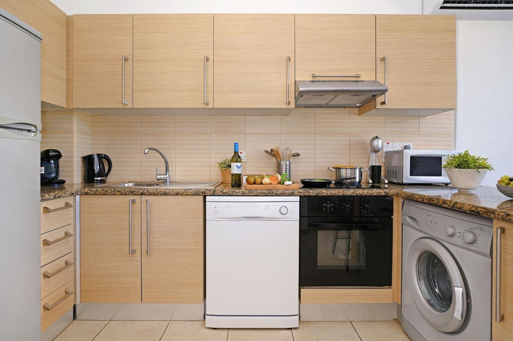 Meryl - Coralli Beachfront Apartment Protaras Bagian luar foto