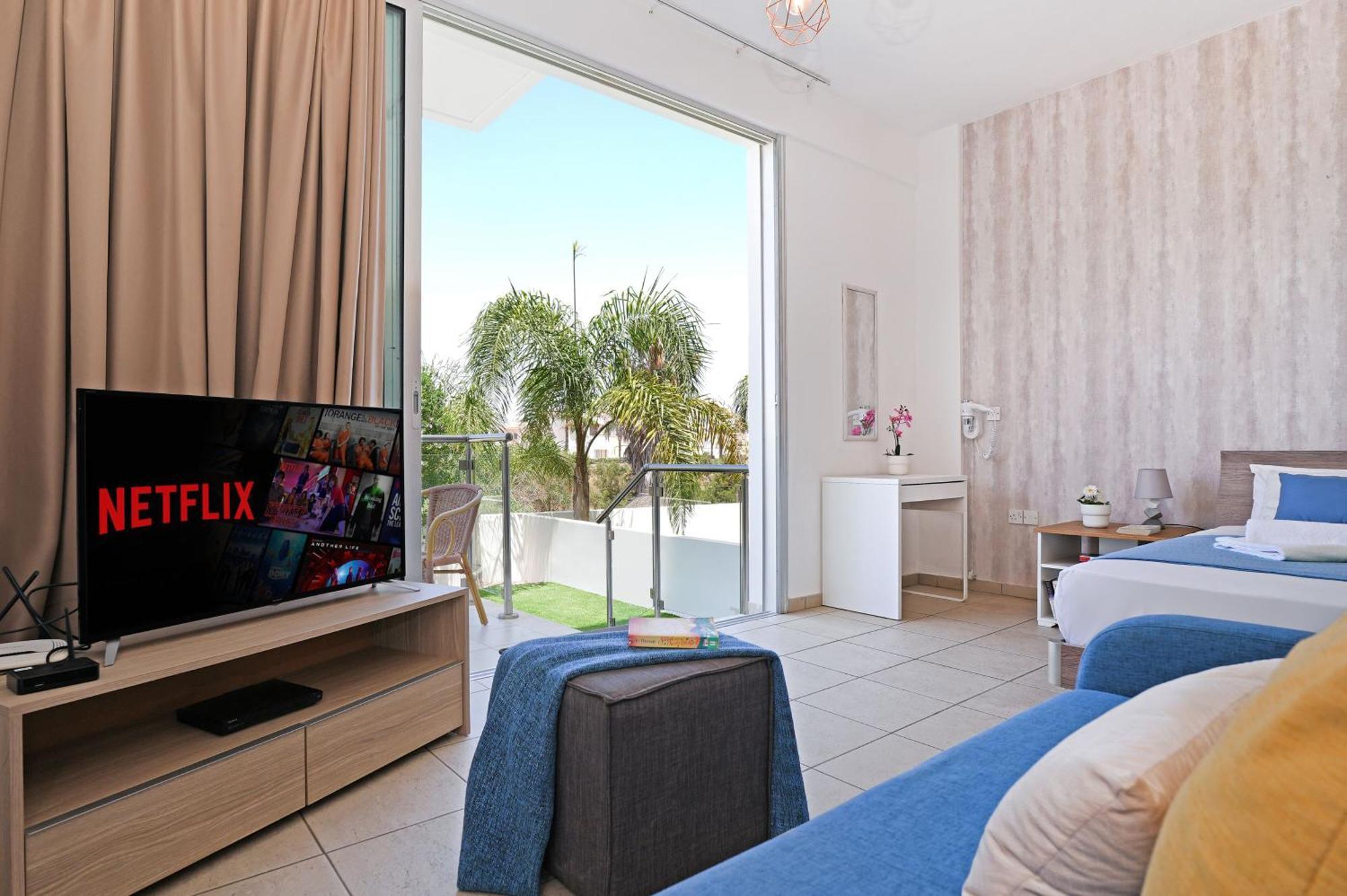 Meryl - Coralli Beachfront Apartment Protaras Bagian luar foto