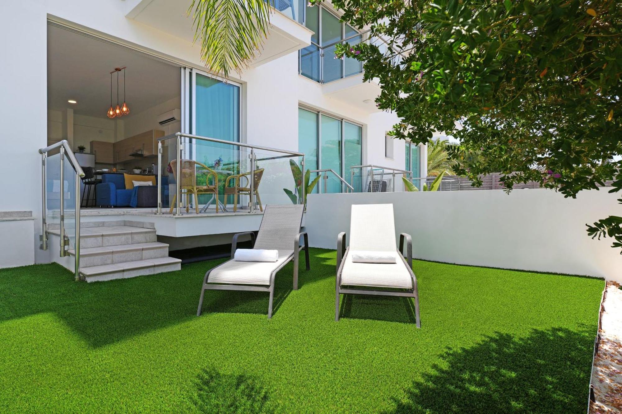 Meryl - Coralli Beachfront Apartment Protaras Bagian luar foto