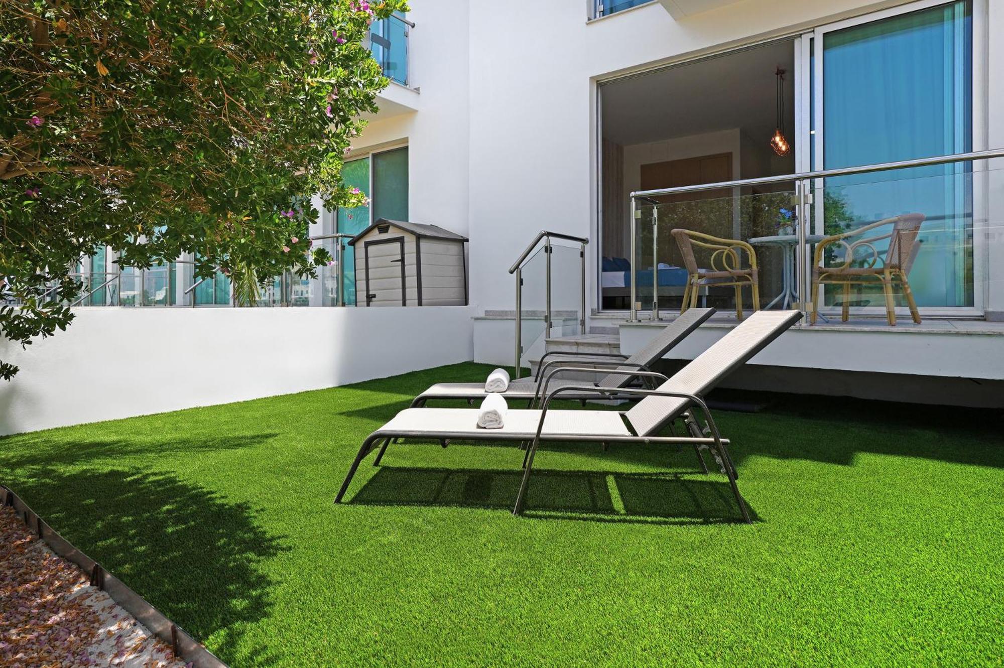Meryl - Coralli Beachfront Apartment Protaras Bagian luar foto