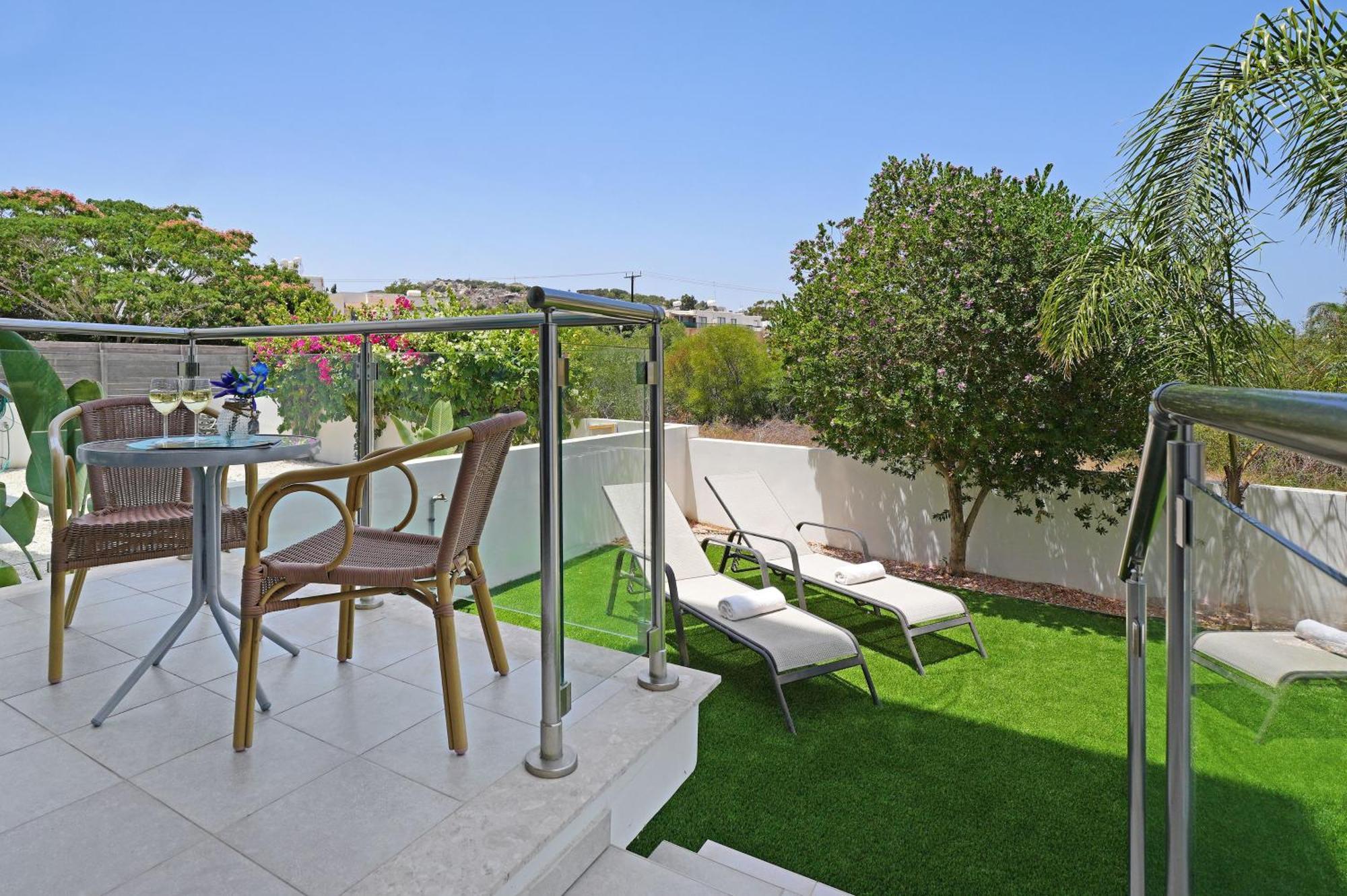 Meryl - Coralli Beachfront Apartment Protaras Bagian luar foto